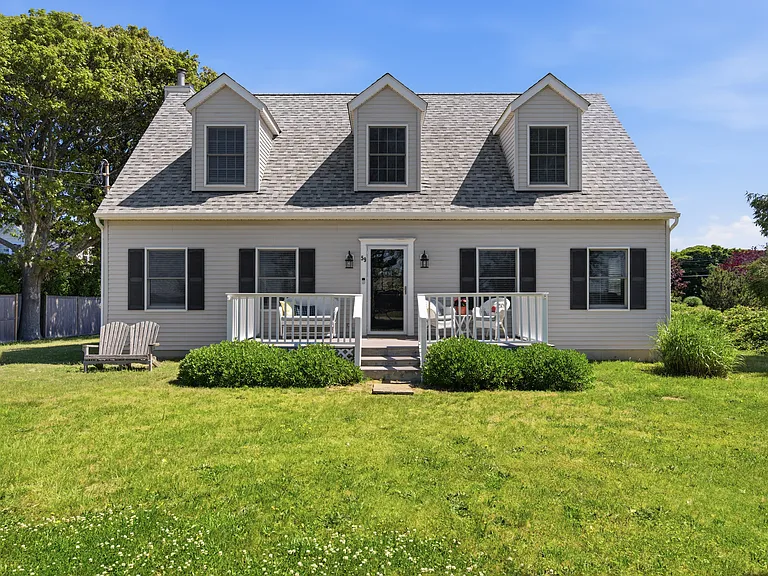 59 Peconic Ave — Photo 1