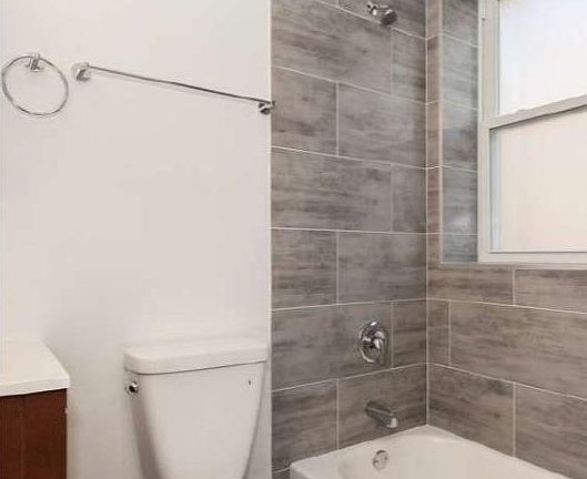 5th image of 4042 N Milwaukee Ave #3