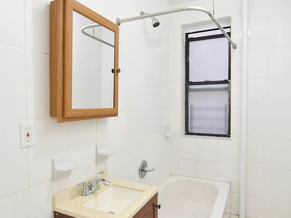 5th image of 220 W 149th St #A44