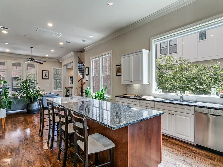 2111 Helsminster Dr — Photo 9