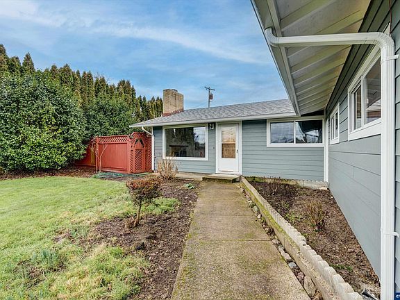 4th image of 680 SW 53rd St