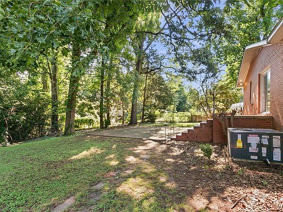 5th image of 44 Southmont Dr