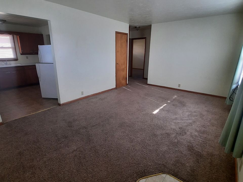 1st image of 725 S 2nd St