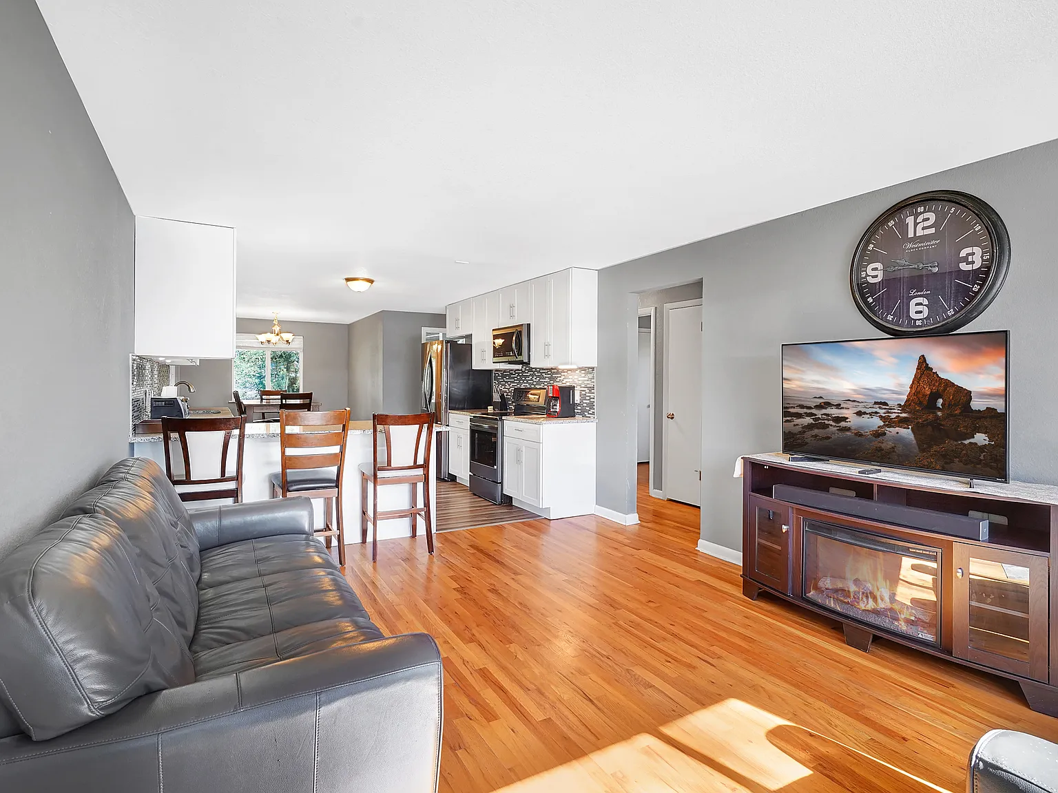 3 bed, $2,700 — Photo 3