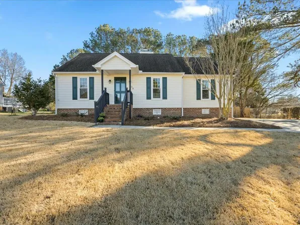 208 Pineview Dr, Zebulon, NC 27597