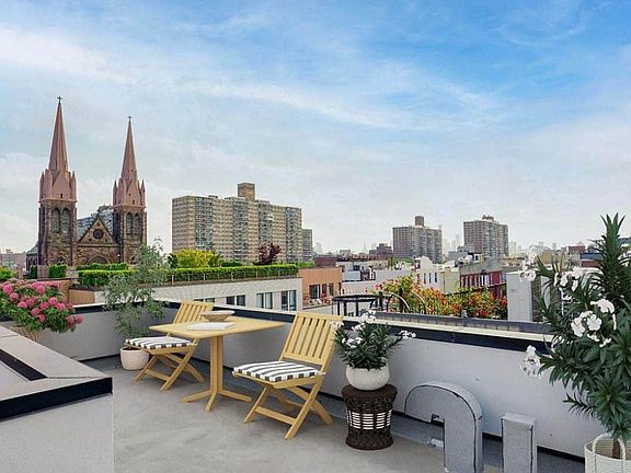 4th image of 139 Meserole St #4B