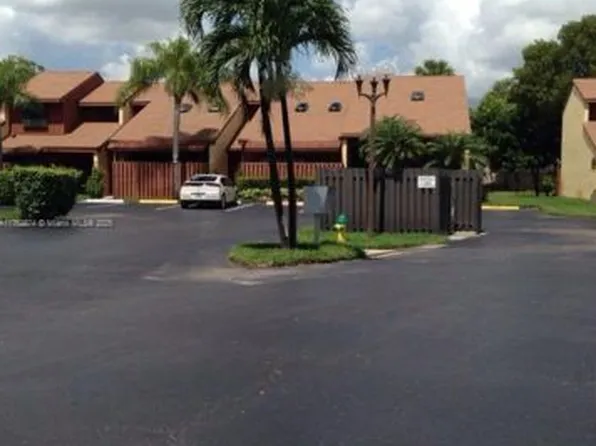 405 SE 14th St, Dania, FL 33004