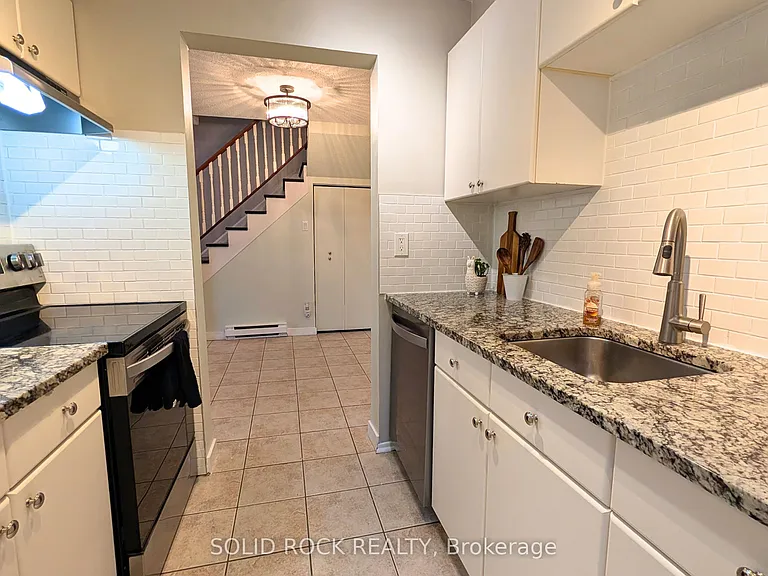 29 Woodvale Grn #B — Photo 8