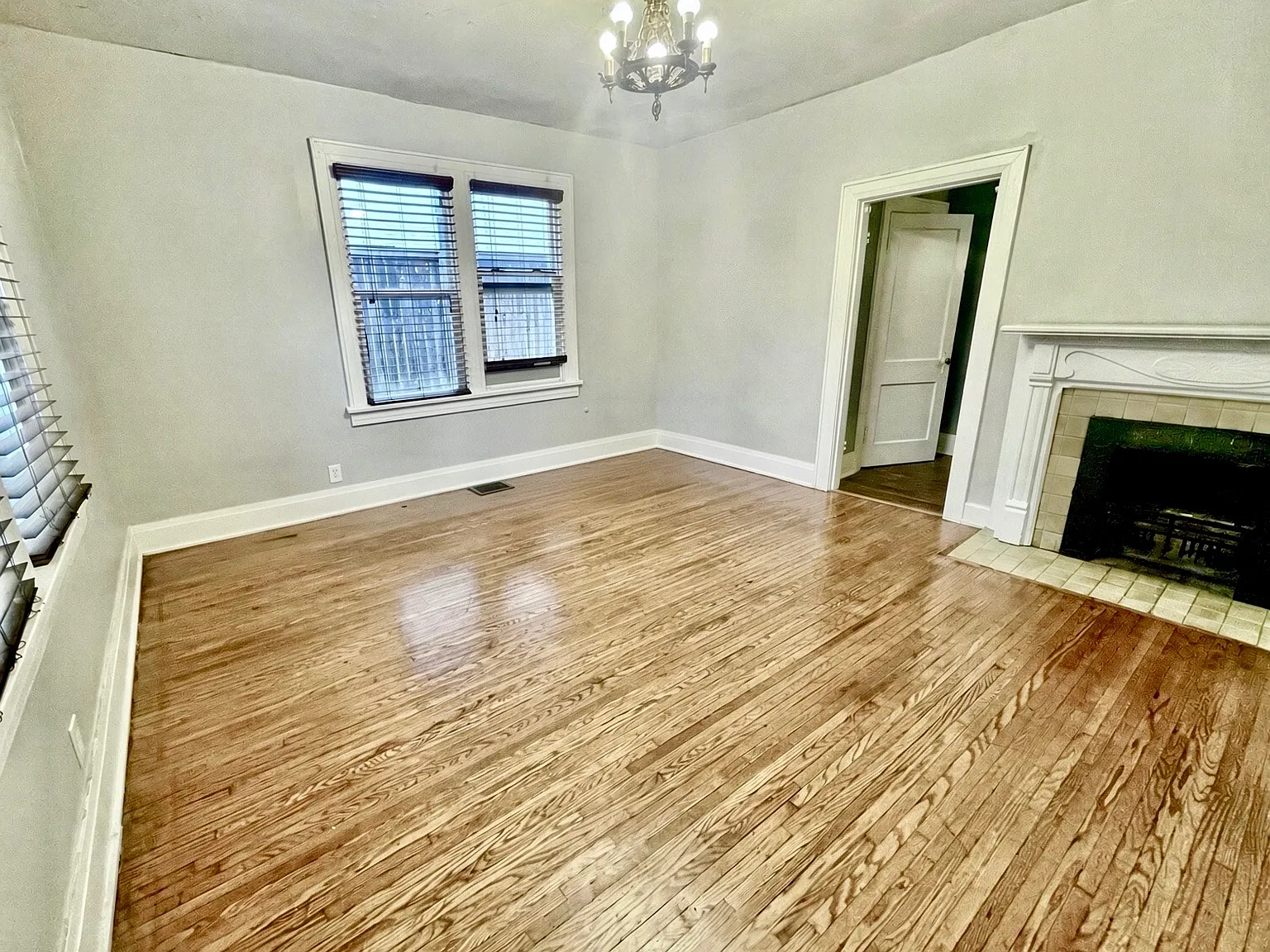 1106 Kirkwood Ave — Photo 2