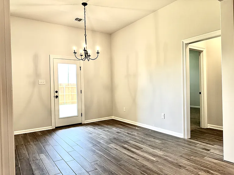 190 Berkshire Pl — Photo 6