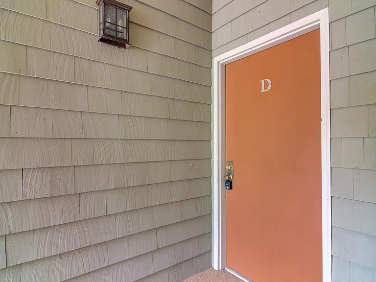 1518 Benjamin Pkwy #D — Photo 4