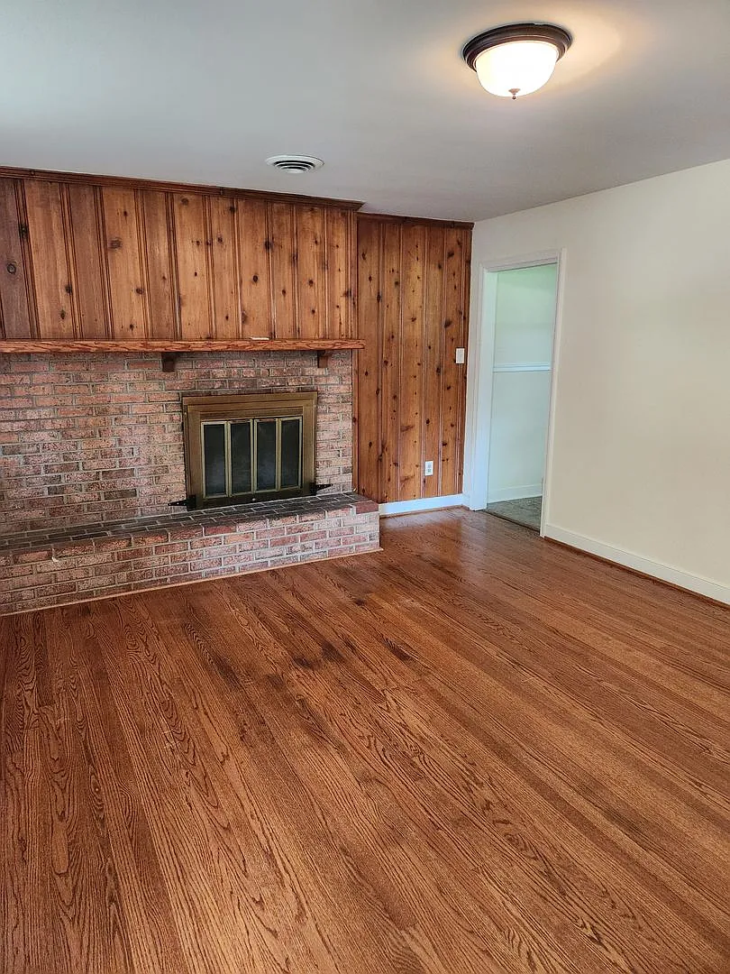 2 bed 1 bath Duplex Unit-Chesterfield — Photo 2