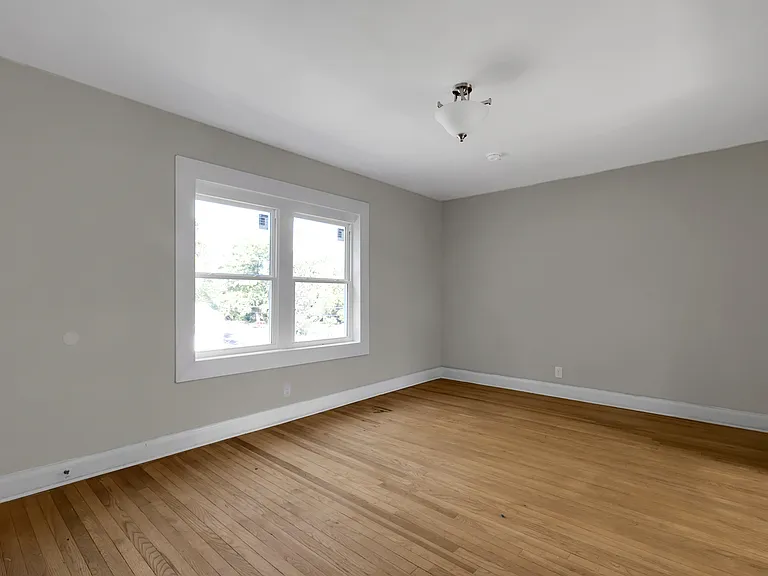 Berkshire Apartments — Photo 8