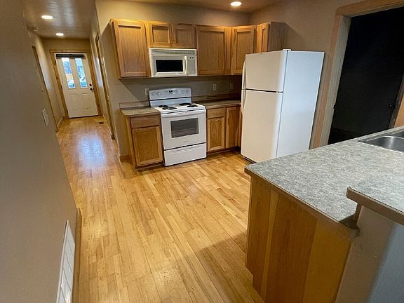 5th image of 42 Droulliard Ave