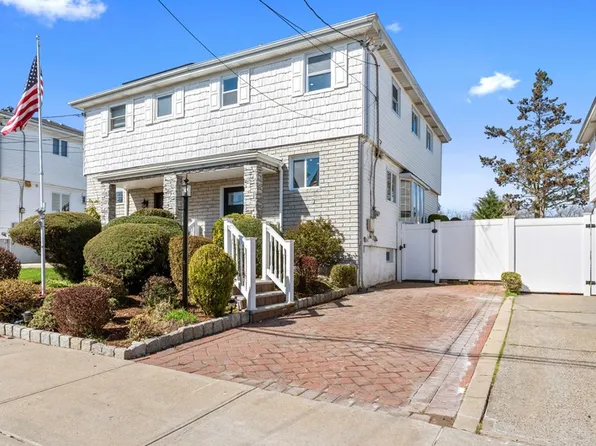 70 Shadow Ln, Staten Island, NY 10306