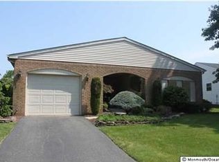 39 Lakeview Dr, Marlboro, NJ 07746