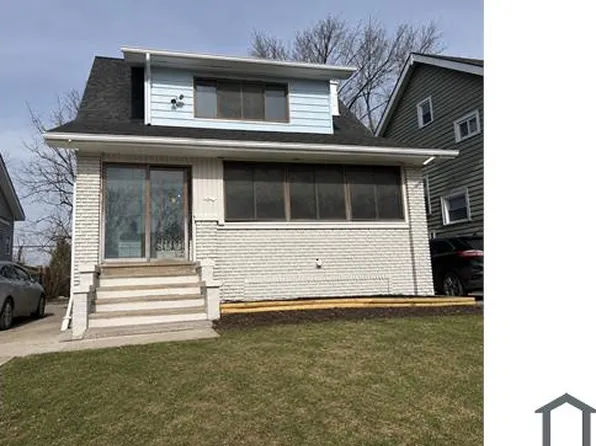 13315 S Parkway Dr, Garfield Hts, OH 44105
