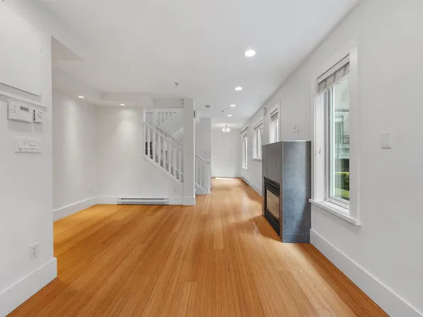 67 E 16th Ave, Vancouver, BC V5T 2T1