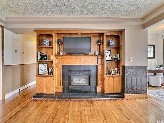 4th image of 924 Campbell STREET