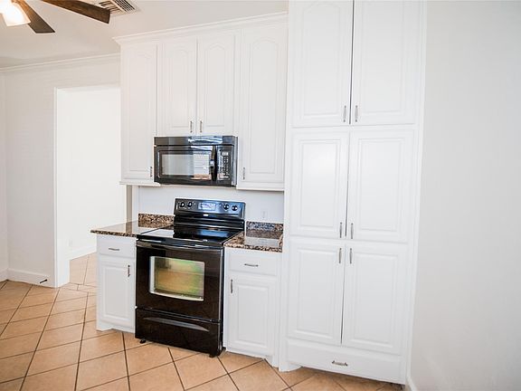 3rd image of 121 Lake Park Ave