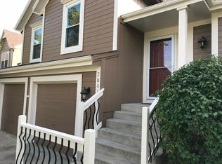 20621 W 220th St, Spring Hill, KS 66083