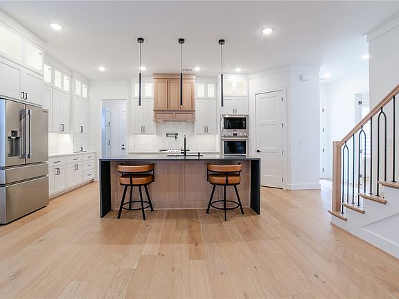4th image of 4604 Fieldcrest Ter