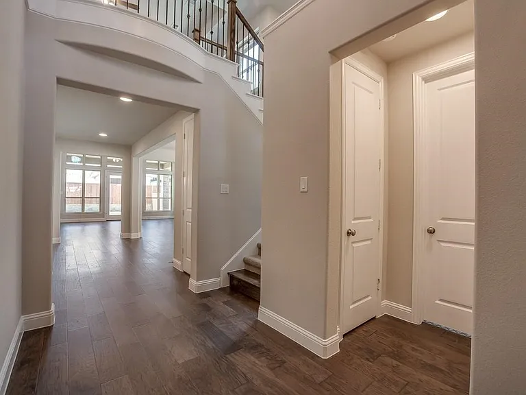 736 Carlisle Dr — Photo 7