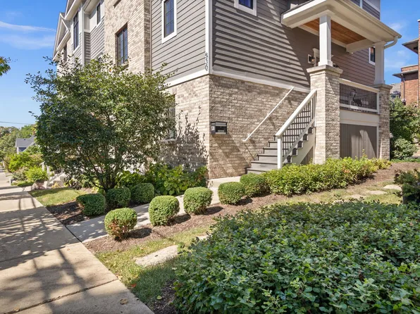 530 Ohio Ave, St Charles, IL 60174