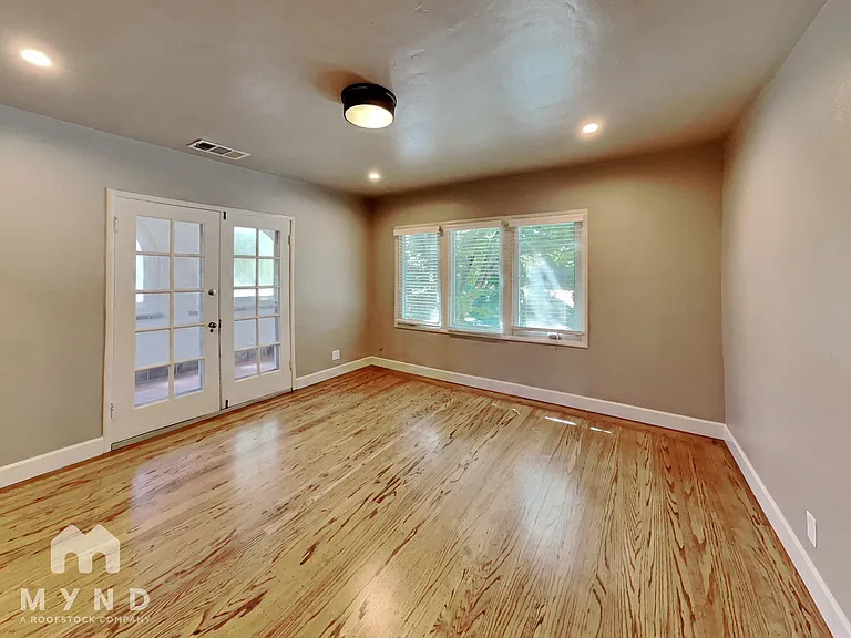 2229 24th St — Photo 2