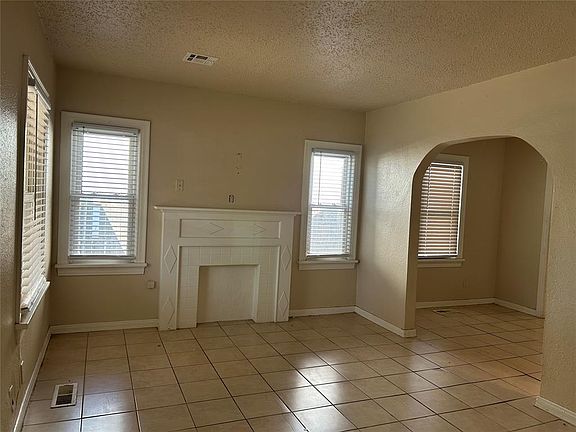 5th image of 629 SW 46th St