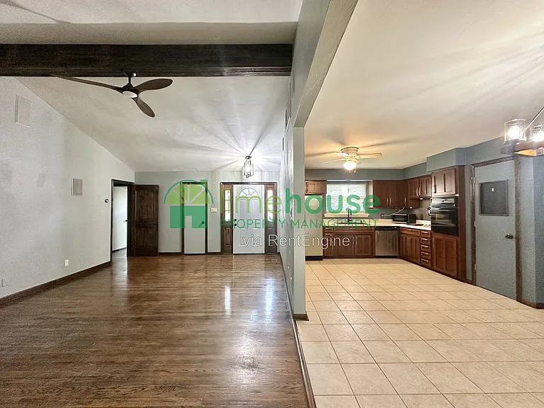 417 Lynn Shores Dr — Photo 4