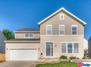 2202 S River Rock Dr, Papillion, NE 68046