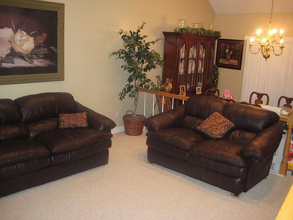 3rd image of 190 Joy Dr