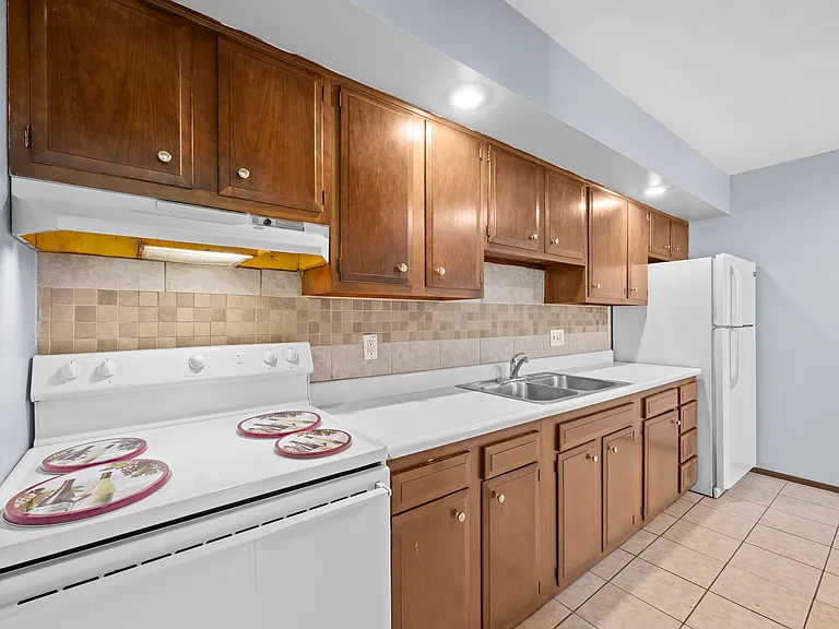 1265 Kinyon St. Apt 24, South Bend — Photo 6