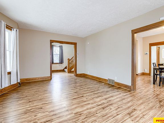 3rd image of 124 E Linden Ave