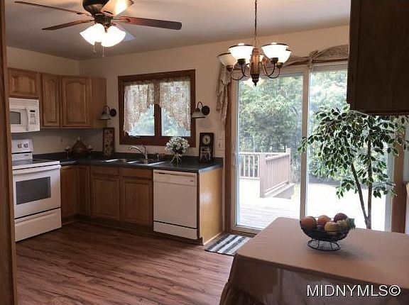 4th image of 13 Willow Dr