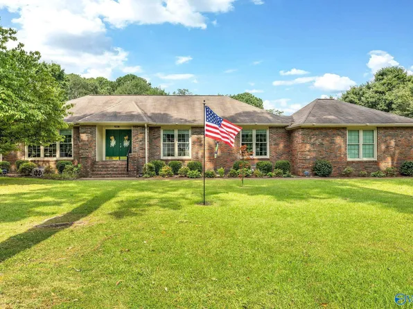1707 Walnut St, Albertville, AL 35950