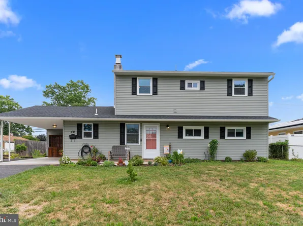 40 Oval Turn Ln, Levittown, PA 19055