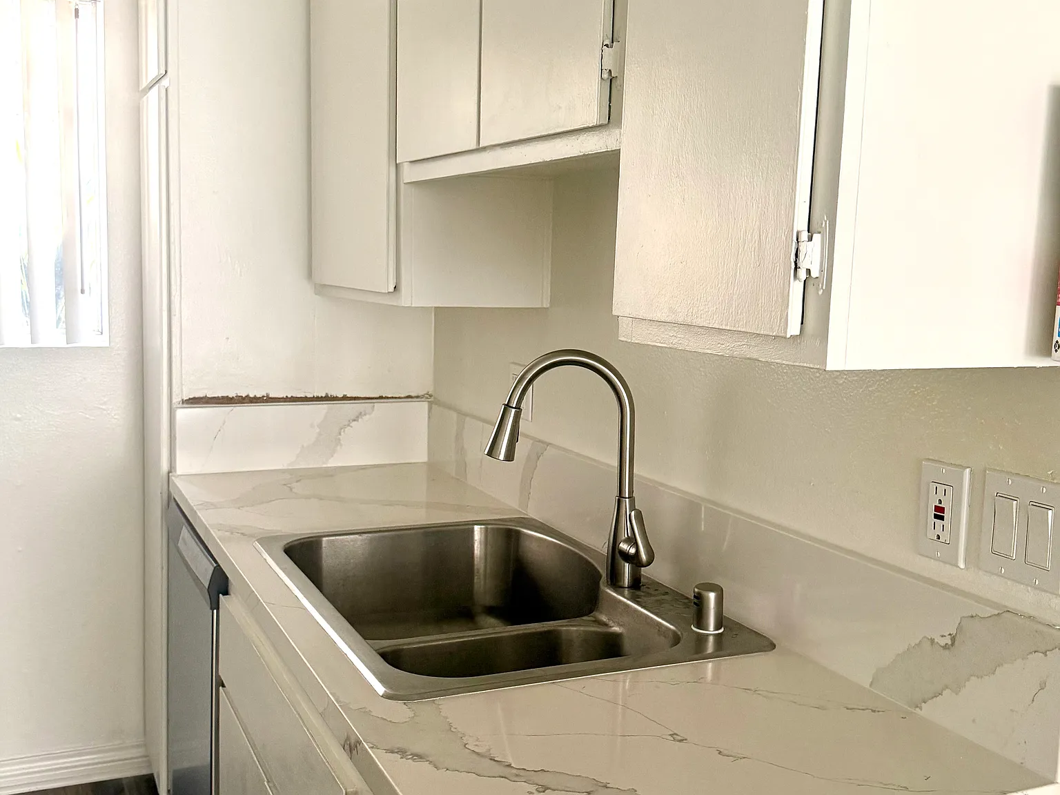 2 bed, 1.5 bath, 1000 sqft, $3,800 — Photo 3