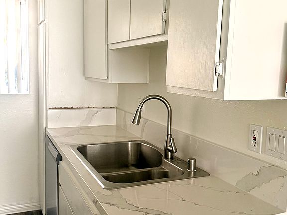 3rd image of 533 Ashland Ave APT 104