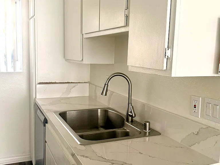 533 Ashland Ave #104 — Photo 3