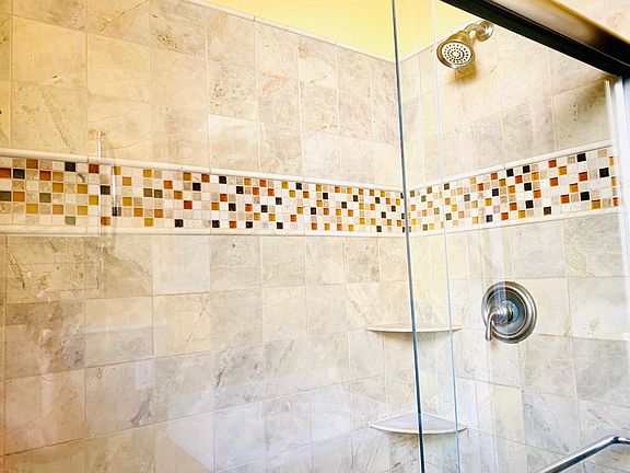 3rd image of 6026 N Fairfield Ave #2
