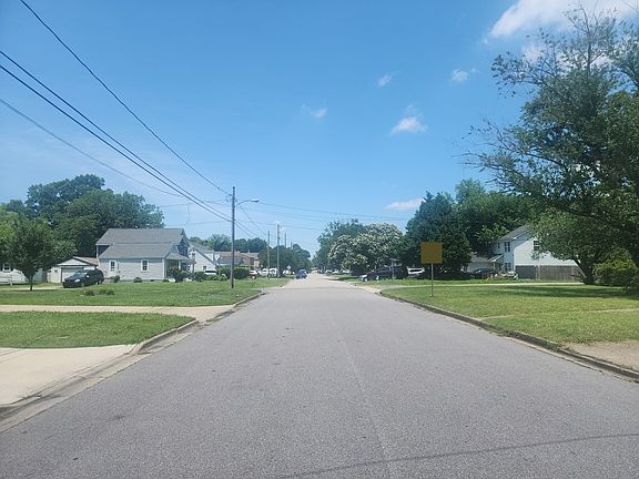 4th image of 1309 Hoover Ave