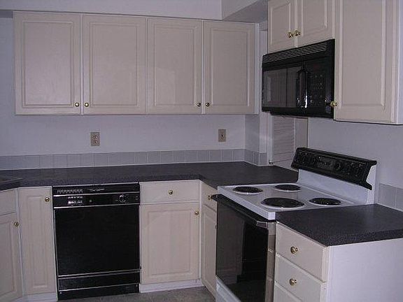 3rd image of 3215 Grand Ave