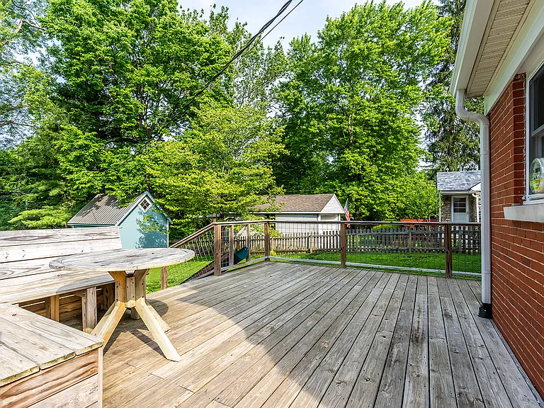 1022 Della Dr — Photo 33