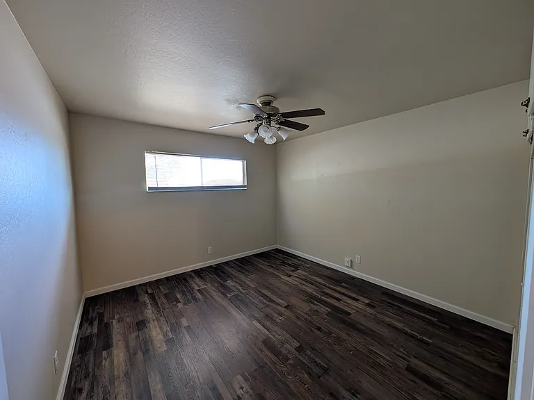 1801 Valley View Rd — Photo 4