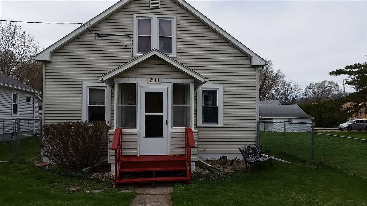 2414 1st St photo 1