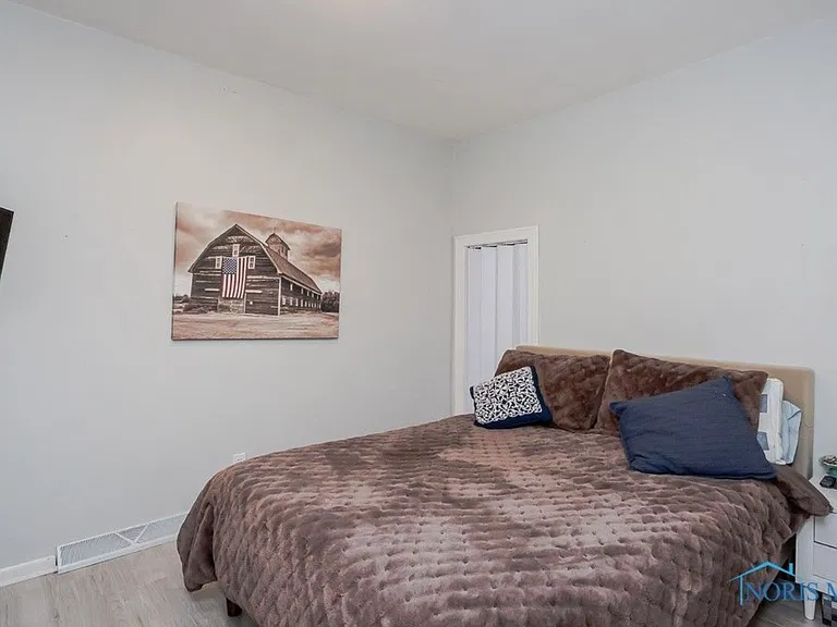 2230 Caledonia St — Photo 9