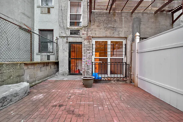 Rented by Compass | media 10