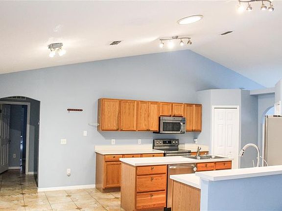 4th image of 1699 Landfair Ave